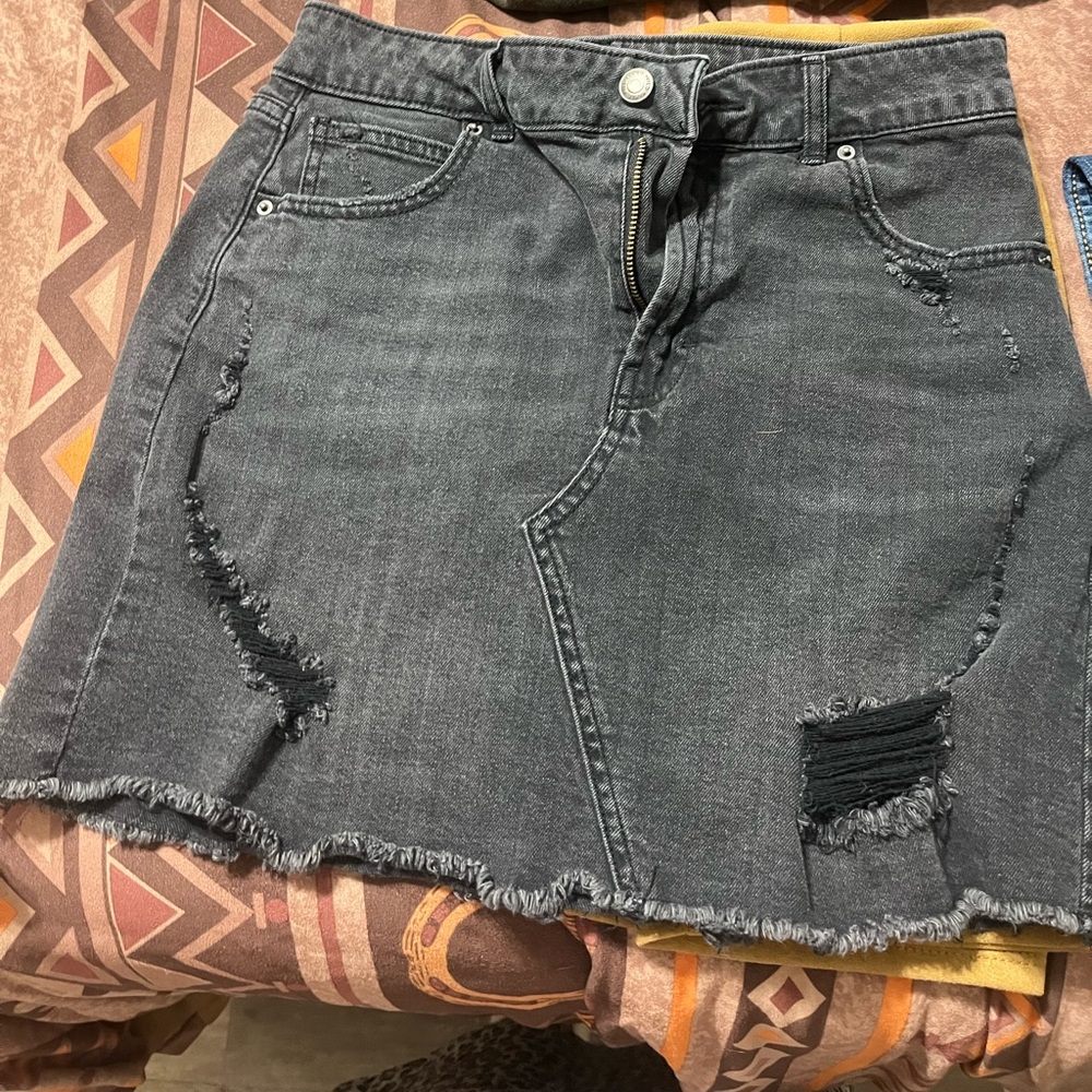 Black distressed skirt
